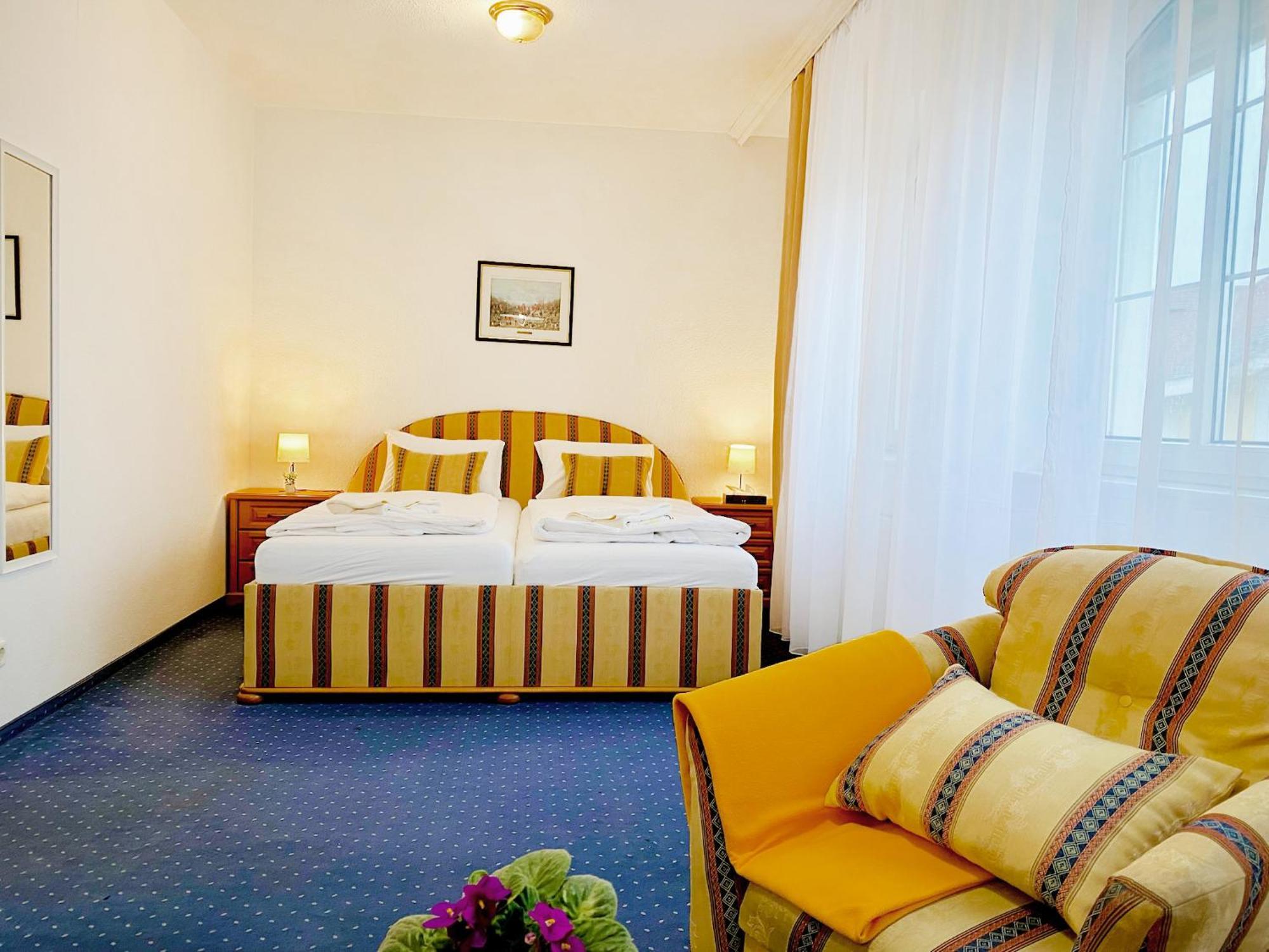 Hotel Wesselenyi Gyor Ngoại thất bức ảnh